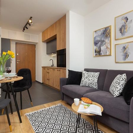 Warsaw Praga Kokoryczki Apartments With Parking By Noclegi Renters المظهر الخارجي الصورة